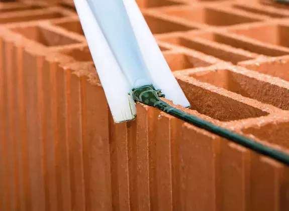 Powerbric, colle prête à l'emploi pour le logement collectif jusqu'à R+3 Biobric