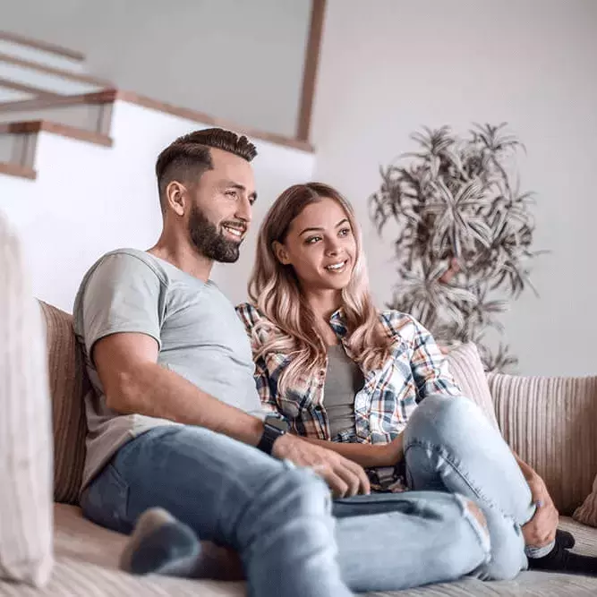 Visuel couple sur canapé pour un Bbio maîtrisé
